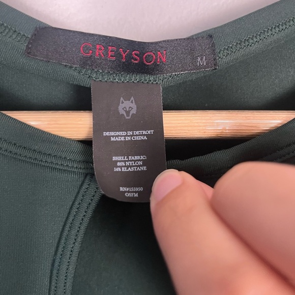 Greyson tulia top in dark green size medium embroidered with st.ives on sleeve - Picture 4 of 8